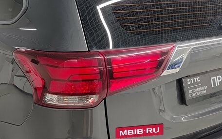 Mitsubishi Outlander III рестайлинг 3, 2020 год, 2 400 000 рублей, 9 фотография