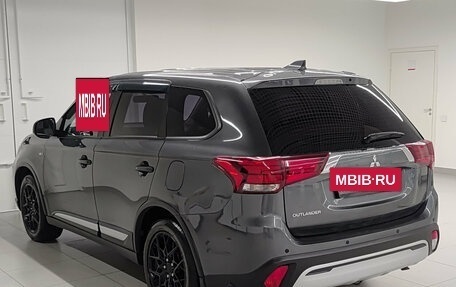 Mitsubishi Outlander III рестайлинг 3, 2020 год, 2 400 000 рублей, 7 фотография
