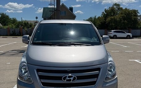 Hyundai Grand Starex Grand Starex I рестайлинг 2, 2016 год, 2 620 000 рублей, 1 фотография