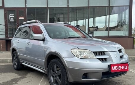 Mitsubishi Outlander III рестайлинг 3, 2004 год, 699 000 рублей, 1 фотография