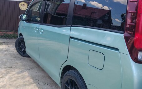 Toyota Noah III, 2014 год, 1 650 000 рублей, 3 фотография