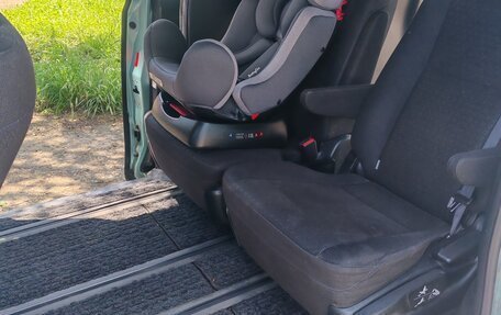 Toyota Noah III, 2014 год, 1 650 000 рублей, 7 фотография