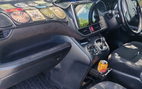 Toyota Noah III, 2014 год, 1 650 000 рублей, 6 фотография