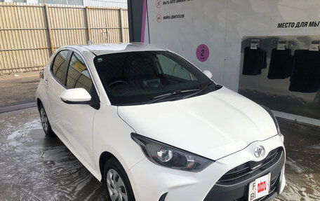 Toyota Yaris, 2021 год, 1 199 000 рублей, 3 фотография