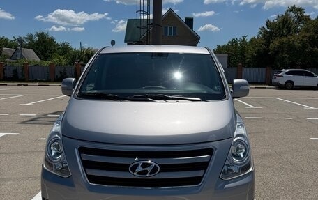 Hyundai Grand Starex Grand Starex I рестайлинг 2, 2016 год, 2 620 000 рублей, 2 фотография