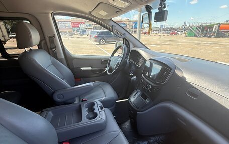 Hyundai Grand Starex Grand Starex I рестайлинг 2, 2016 год, 2 620 000 рублей, 12 фотография