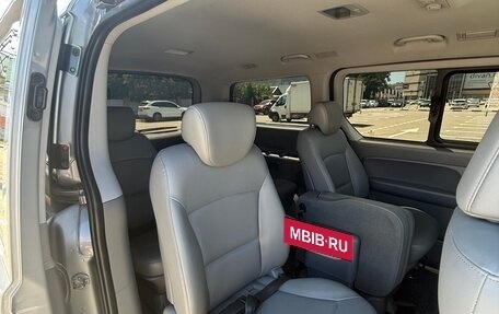 Hyundai Grand Starex Grand Starex I рестайлинг 2, 2016 год, 2 620 000 рублей, 16 фотография