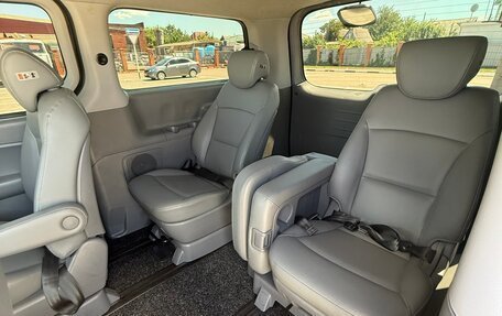 Hyundai Grand Starex Grand Starex I рестайлинг 2, 2016 год, 2 620 000 рублей, 18 фотография