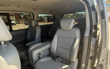 Hyundai Grand Starex Grand Starex I рестайлинг 2, 2016 год, 2 620 000 рублей, 19 фотография