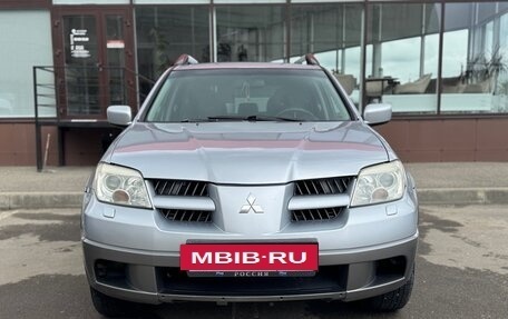 Mitsubishi Outlander III рестайлинг 3, 2004 год, 699 000 рублей, 8 фотография