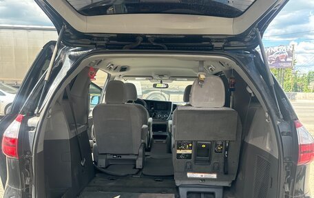 Toyota Sienna III, 2017 год, 3 250 000 рублей, 5 фотография