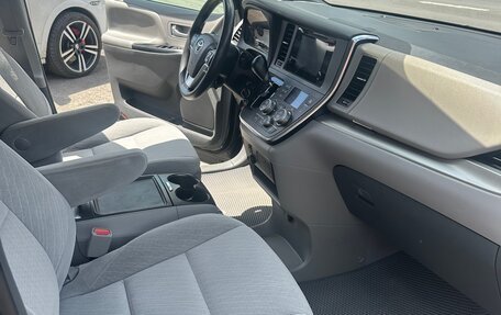 Toyota Sienna III, 2017 год, 3 250 000 рублей, 10 фотография