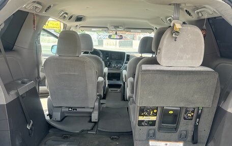 Toyota Sienna III, 2017 год, 3 250 000 рублей, 7 фотография