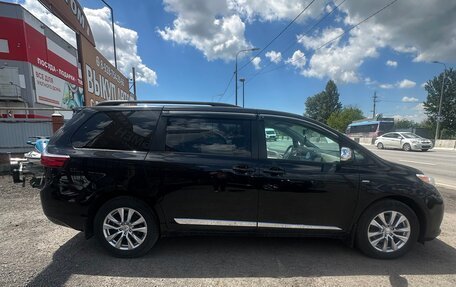 Toyota Sienna III, 2017 год, 3 250 000 рублей, 13 фотография