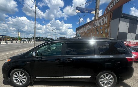 Toyota Sienna III, 2017 год, 3 250 000 рублей, 3 фотография