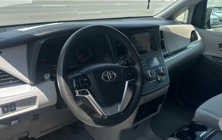 Toyota Sienna III, 2017 год, 3 250 000 рублей, 15 фотография