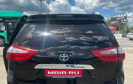 Toyota Sienna III, 2017 год, 3 250 000 рублей, 6 фотография