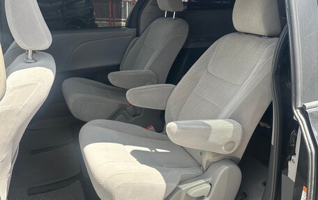 Toyota Sienna III, 2017 год, 3 250 000 рублей, 20 фотография