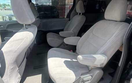Toyota Sienna III, 2017 год, 3 250 000 рублей, 19 фотография