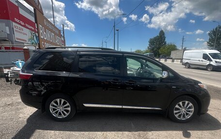 Toyota Sienna III, 2017 год, 3 250 000 рублей, 27 фотография
