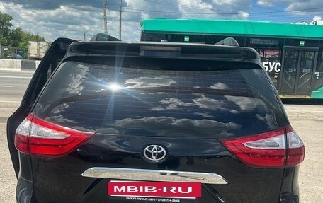 Toyota Sienna III, 2017 год, 3 250 000 рублей, 29 фотография
