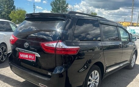 Toyota Sienna III, 2017 год, 3 250 000 рублей, 26 фотография
