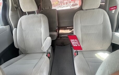 Toyota Sienna III, 2017 год, 3 250 000 рублей, 18 фотография