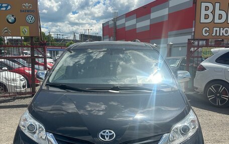 Toyota Sienna III, 2017 год, 3 250 000 рублей, 33 фотография
