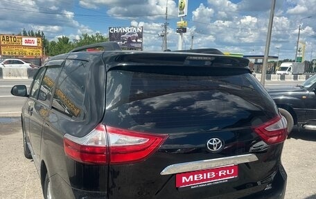 Toyota Sienna III, 2017 год, 3 250 000 рублей, 32 фотография