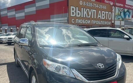 Toyota Sienna III, 2017 год, 3 250 000 рублей, 34 фотография