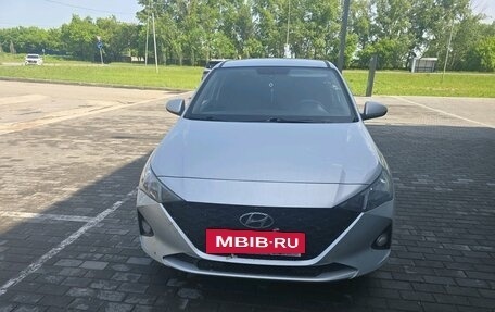 Hyundai Solaris II рестайлинг, 2020 год, 1 379 000 рублей, 3 фотография
