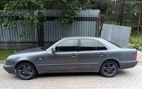 Mercedes-Benz E-Класс, 1998 год, 410 000 рублей, 2 фотография