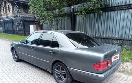Mercedes-Benz E-Класс, 1998 год, 410 000 рублей, 3 фотография