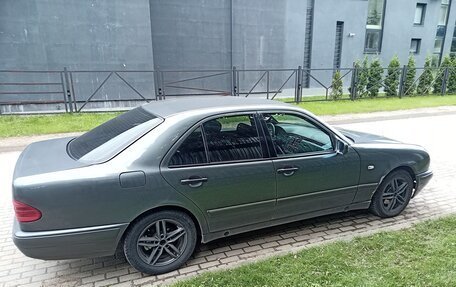 Mercedes-Benz E-Класс, 1998 год, 410 000 рублей, 6 фотография