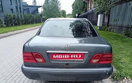 Mercedes-Benz E-Класс, 1998 год, 410 000 рублей, 4 фотография