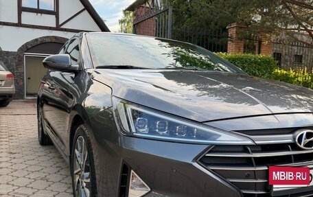 Hyundai Elantra VI рестайлинг, 2019 год, 2 000 000 рублей, 2 фотография