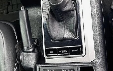 Toyota Land Cruiser Prado 150 рестайлинг 2, 2020 год, 4 800 000 рублей, 6 фотография