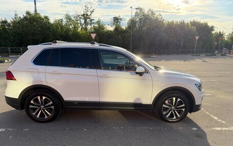 Volkswagen Tiguan II, 2019 год, 2 460 000 рублей, 3 фотография