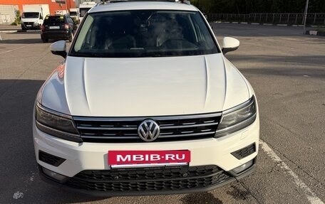 Volkswagen Tiguan II, 2019 год, 2 460 000 рублей, 2 фотография