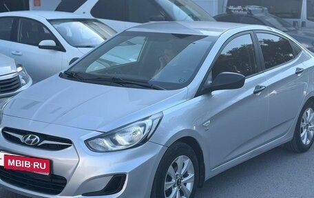 Hyundai Solaris II рестайлинг, 2012 год, 700 000 рублей, 1 фотография