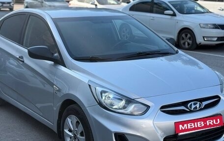 Hyundai Solaris II рестайлинг, 2012 год, 700 000 рублей, 3 фотография