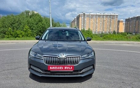Skoda Superb III рестайлинг, 2019 год, 3 400 000 рублей, 2 фотография