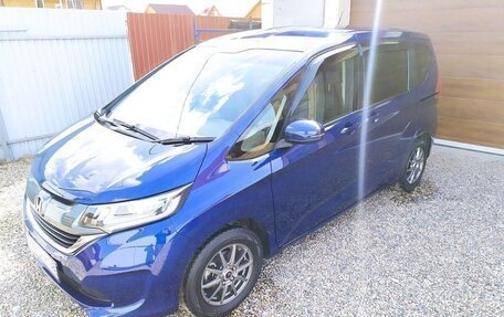 Honda Freed II, 2022 год, 1 250 000 рублей, 3 фотография