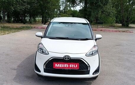 Toyota Sienta II, 2021 год, 1 050 000 рублей, 7 фотография