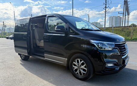Hyundai H-1 II рестайлинг, 2019 год, 3 300 000 рублей, 2 фотография