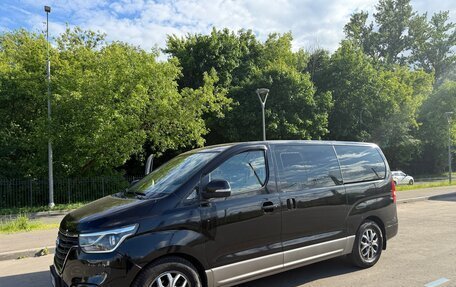 Hyundai H-1 II рестайлинг, 2019 год, 3 300 000 рублей, 3 фотография