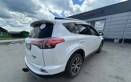 Toyota RAV4, 2018 год, 2 800 000 рублей, 2 фотография