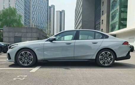 BMW 5 серия, 2024 год, 6 290 000 рублей, 5 фотография