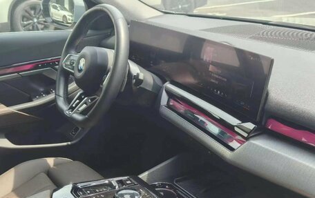 BMW 5 серия, 2024 год, 6 290 000 рублей, 8 фотография