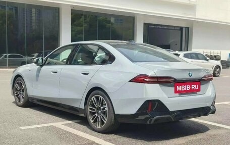 BMW 5 серия, 2024 год, 6 290 000 рублей, 2 фотография